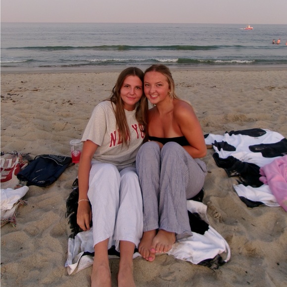 Meet your Posher, Taylor - Picture 1 of 2